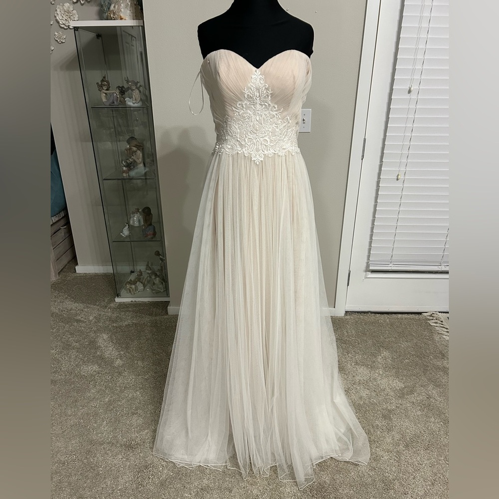 Sweetheart ivory mesh and lace bridal gown